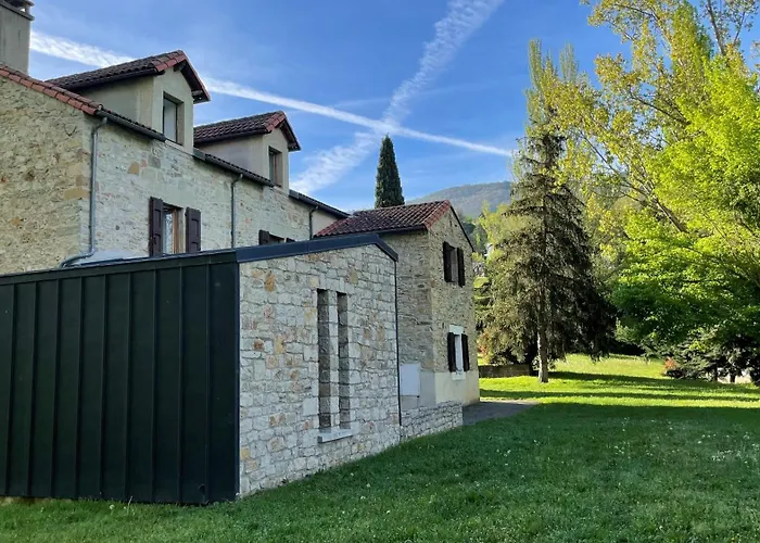 Hi La Maladrerie 호스텔 *