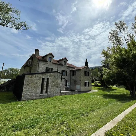 Hi La Maladrerie Albergue