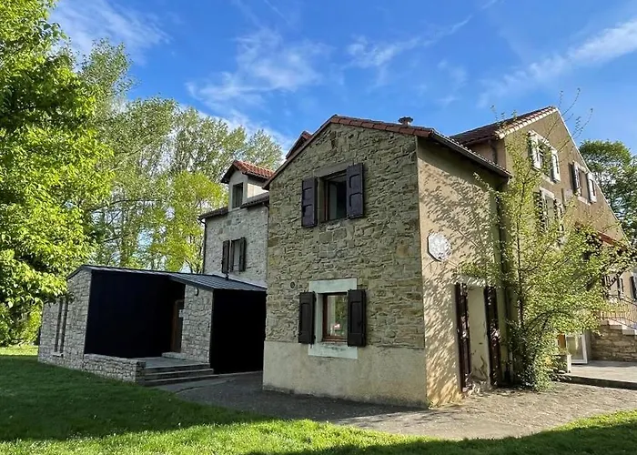 Хостел Hi La Maladrerie Мийо