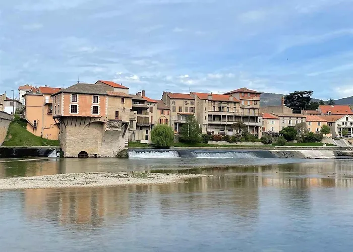 Hi La Maladrerie Хостел Мийо